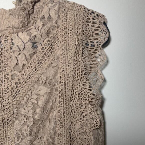 NWOT Cable & Gauge Women's Lace Crochet Nude Romantic Neutral Top - Size L - Picture 2 of 8